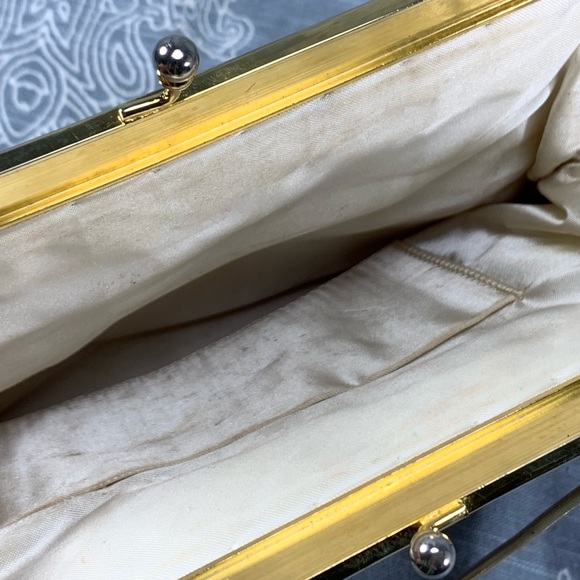 Embroidered kiss lock purse - Picture 4 of 8